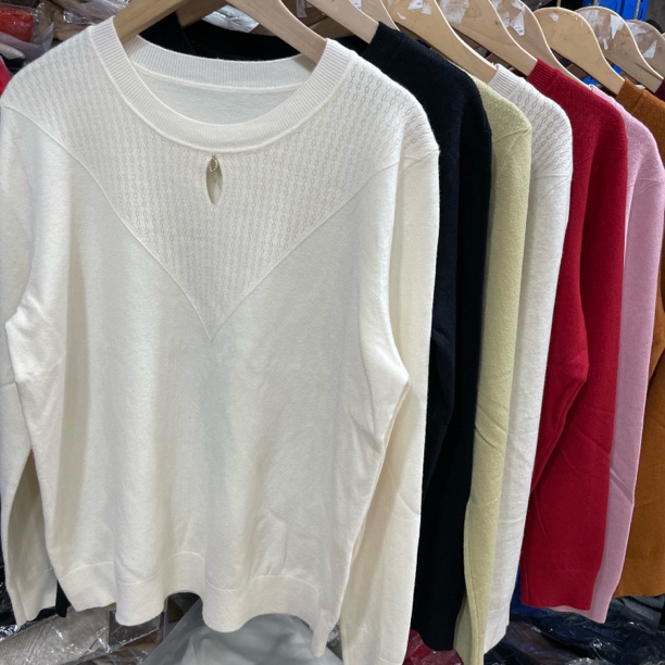 A11女款长袖针织打底衫