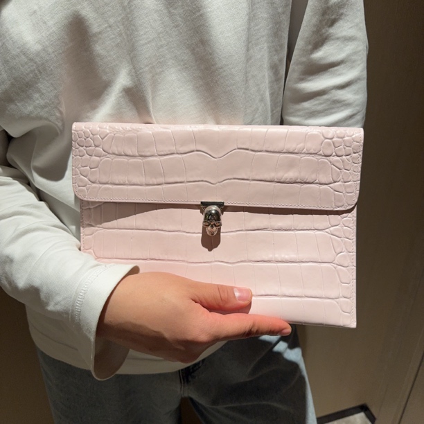 95新 Alexander McQueen/亚历山大·麦昆 【冰】粉色鄂压手拿包
