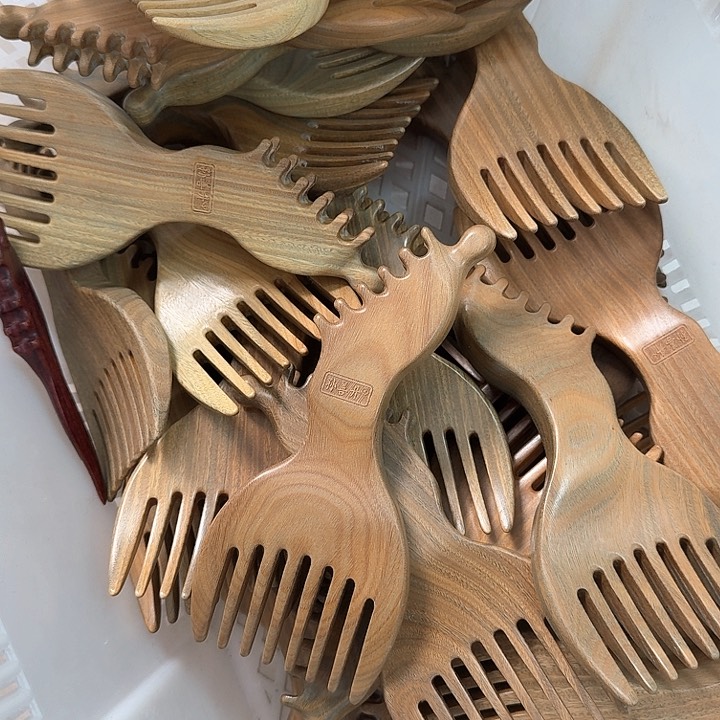 绿檀木凤凰梳子微瑕疵