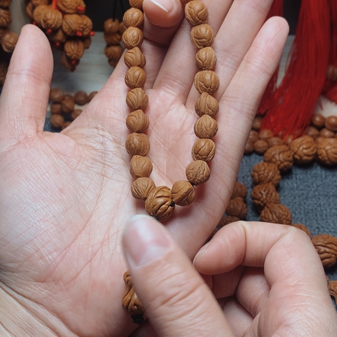 桃核吊坠桃枭手持1