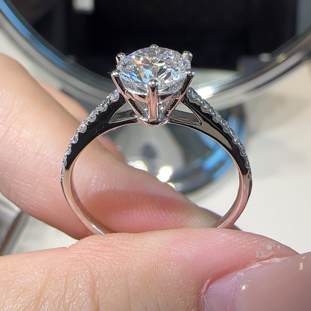 铂Pt950镶嵌实验室培育钻石星光白月光1卡