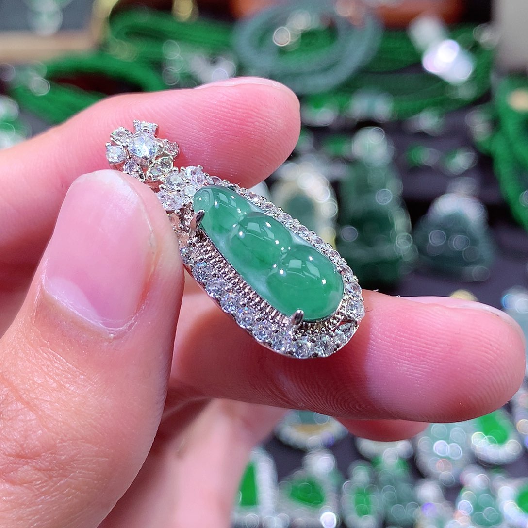 翡翠颈饰未镶嵌挂件