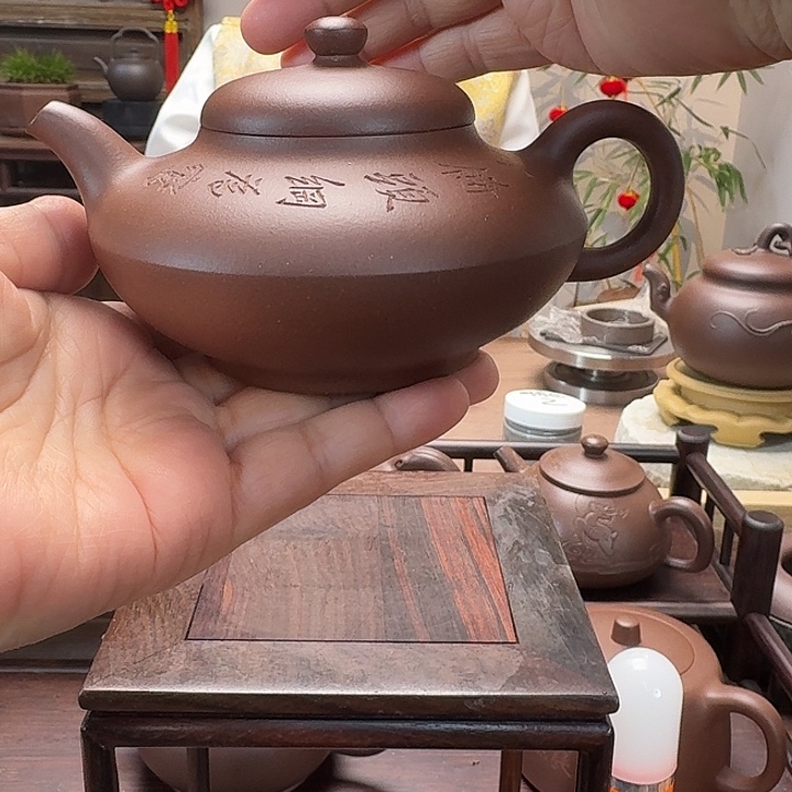 紫泥茶壶精工半手合欢（曼生壶之一）
