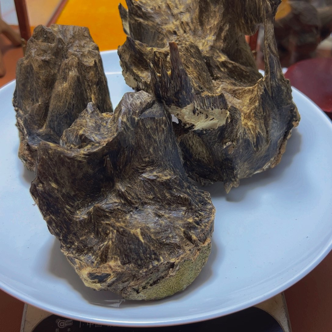 沉香手把件浪*沉香包头料