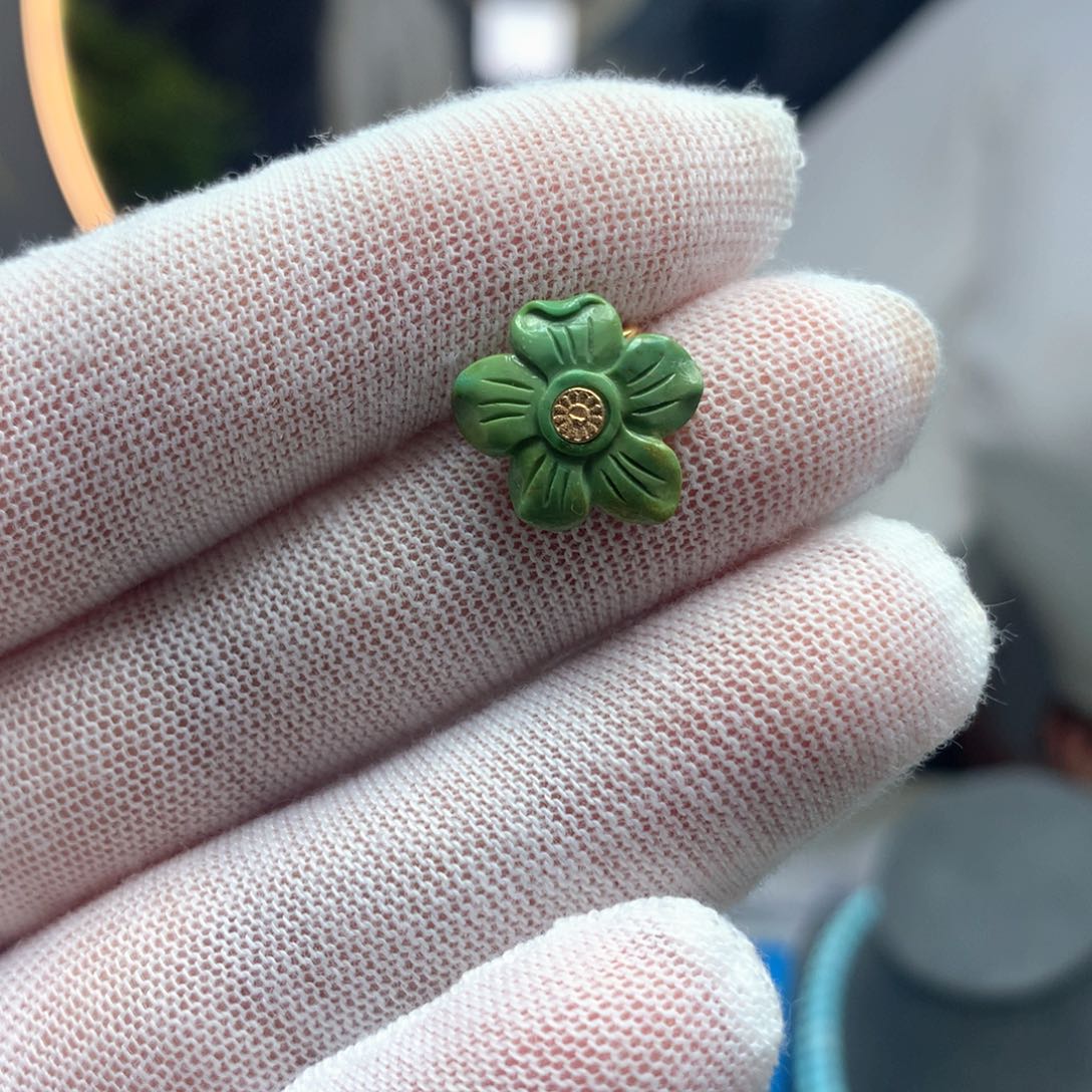 绿松石未镶嵌挂件