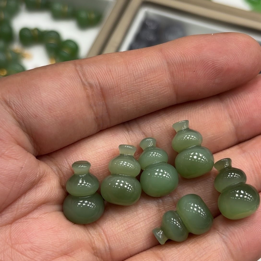 颈饰未镶嵌和田玉（碧玉）猫眼葫芦卡15尺寸。多样性拍一发一