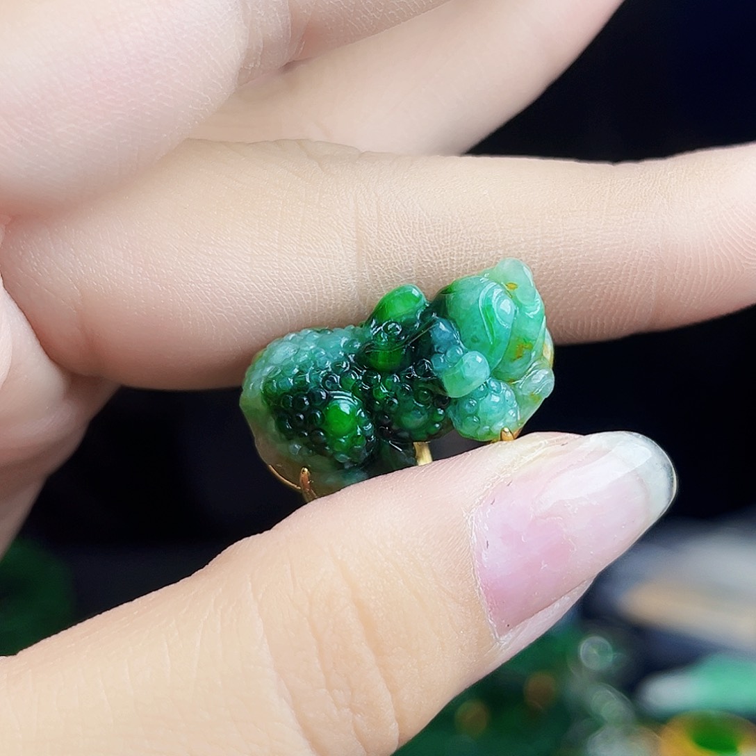颈饰未镶嵌翡翠多样性