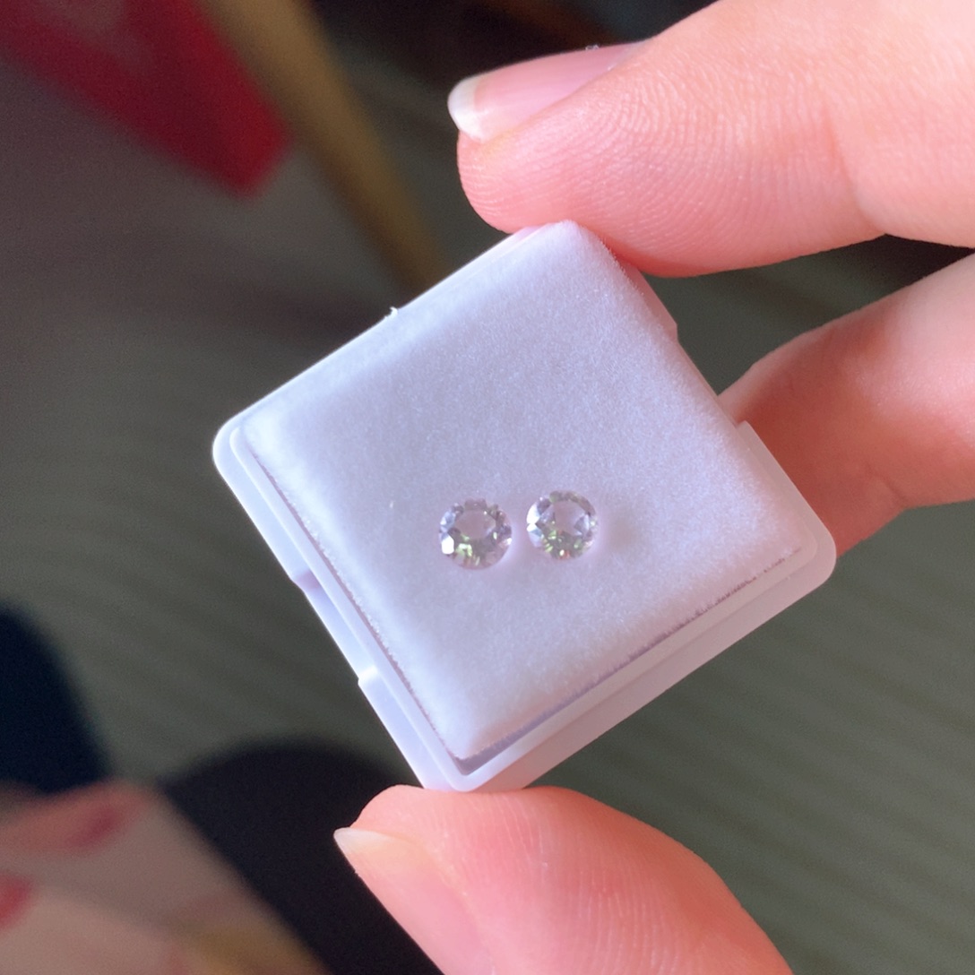 未镶嵌裸石绿柱石（摩根石）40 分