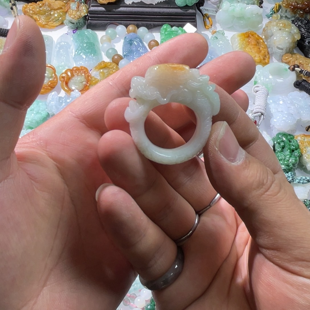 翡翠颈饰未镶嵌天然