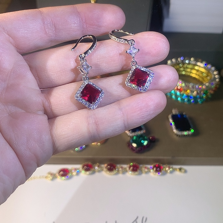 非金属19耳钩。          