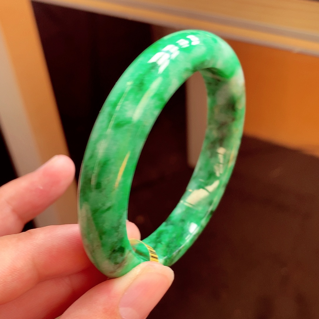 翡翠手镯未镶嵌缅甸翡翠