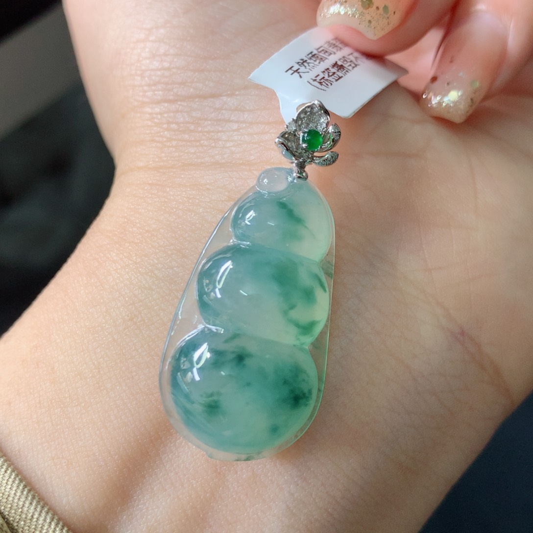 翡翠吊坠(不含链)18K金镶嵌冰福豆