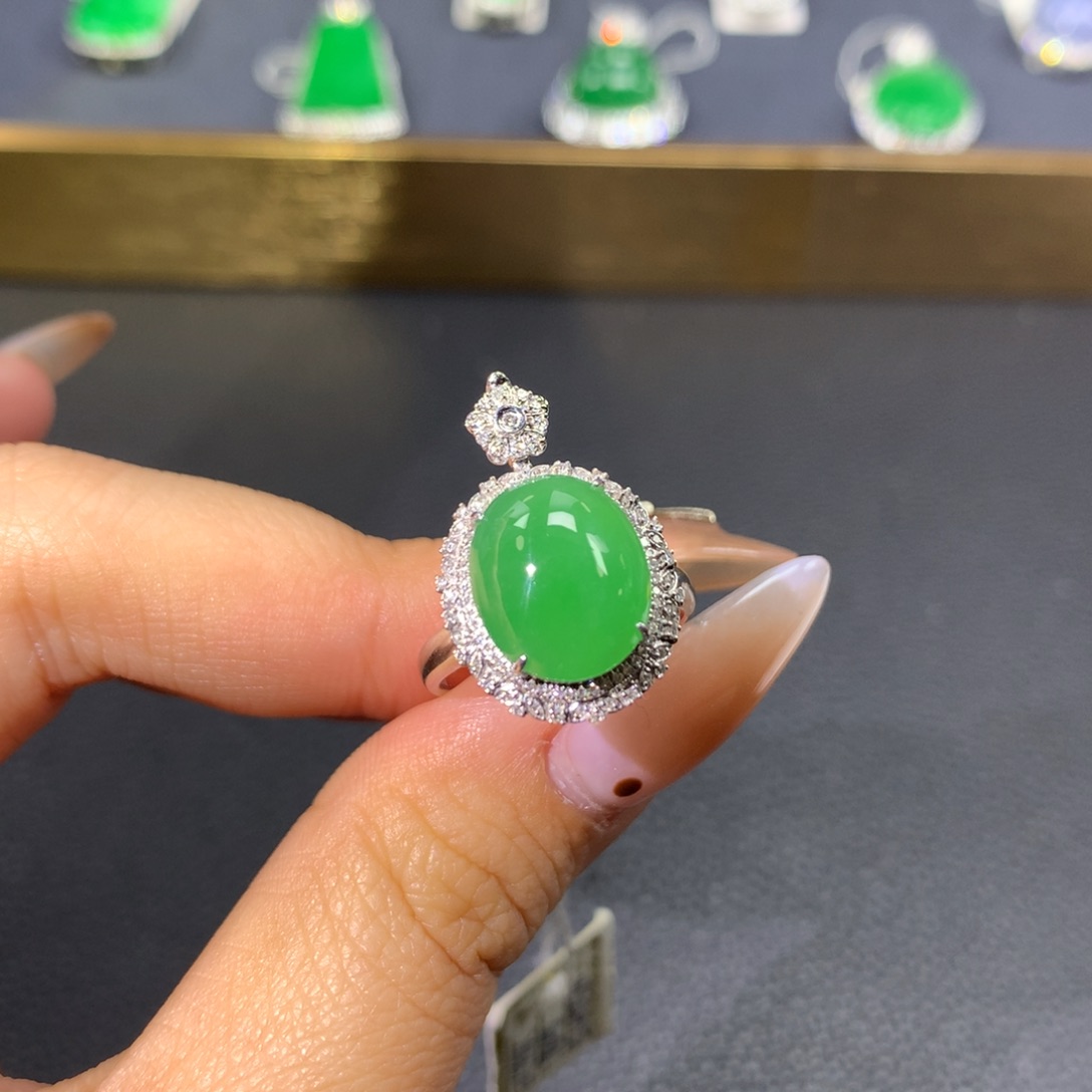 翡翠戒指18K金镶嵌翡翠