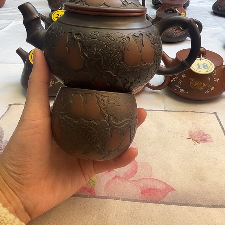 童*人广西钦州坭兴陶茶壶