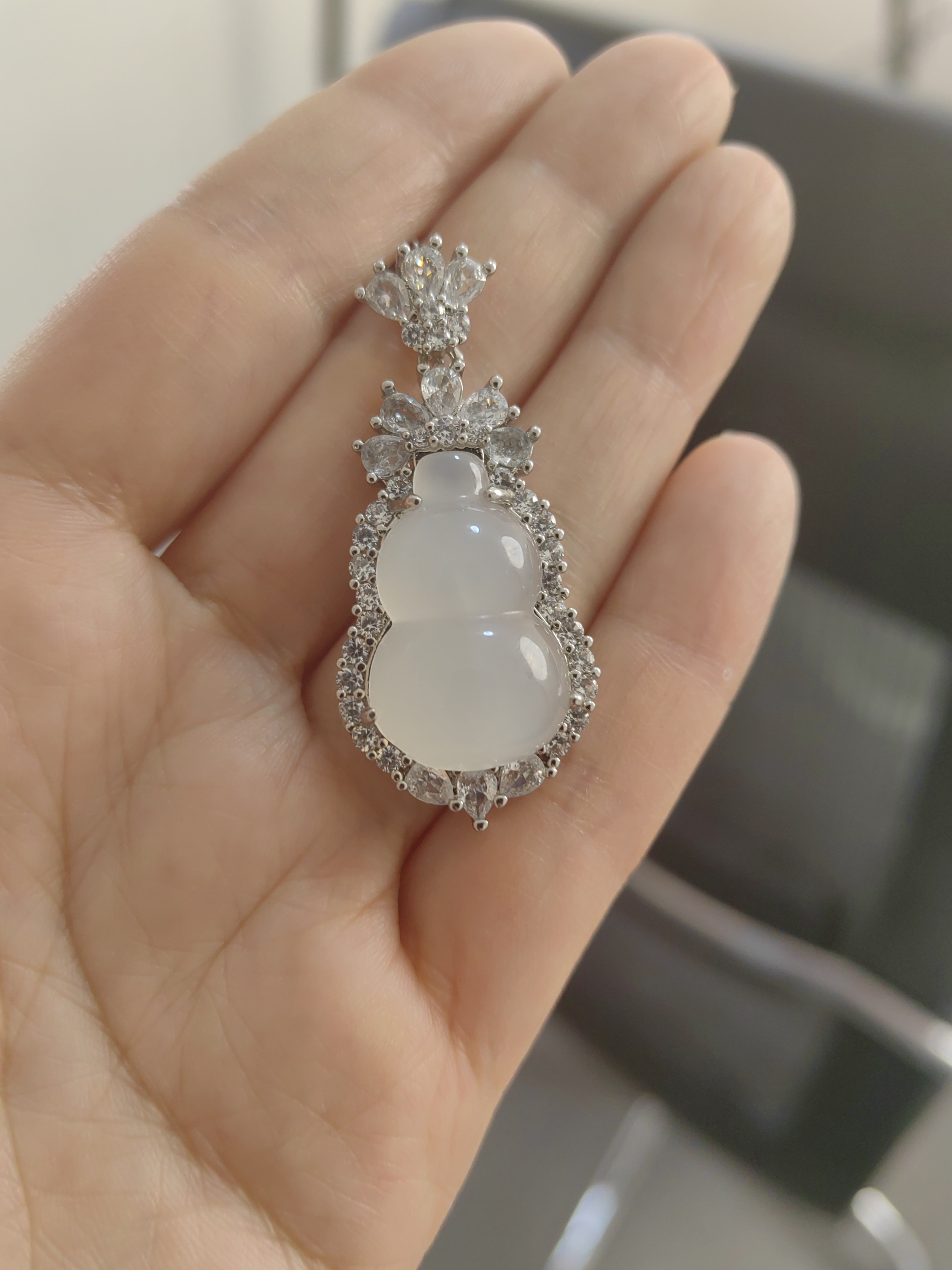 玉髓合金镶嵌葫芦吊坠