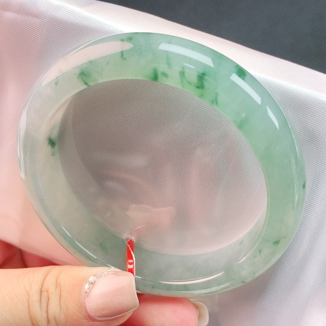 翡翠手镯未镶嵌57圈