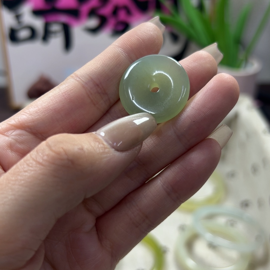 蛇纹石玉手镯未镶嵌117瑕疵