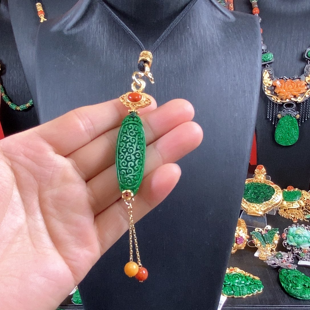 翡翠未镶嵌颈饰吊坠