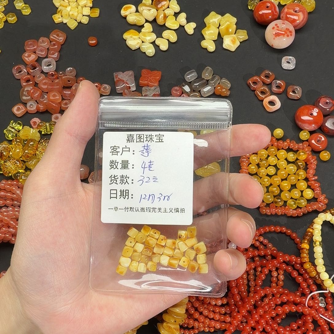 莲***初蜜蜡未镶嵌裸石配饰