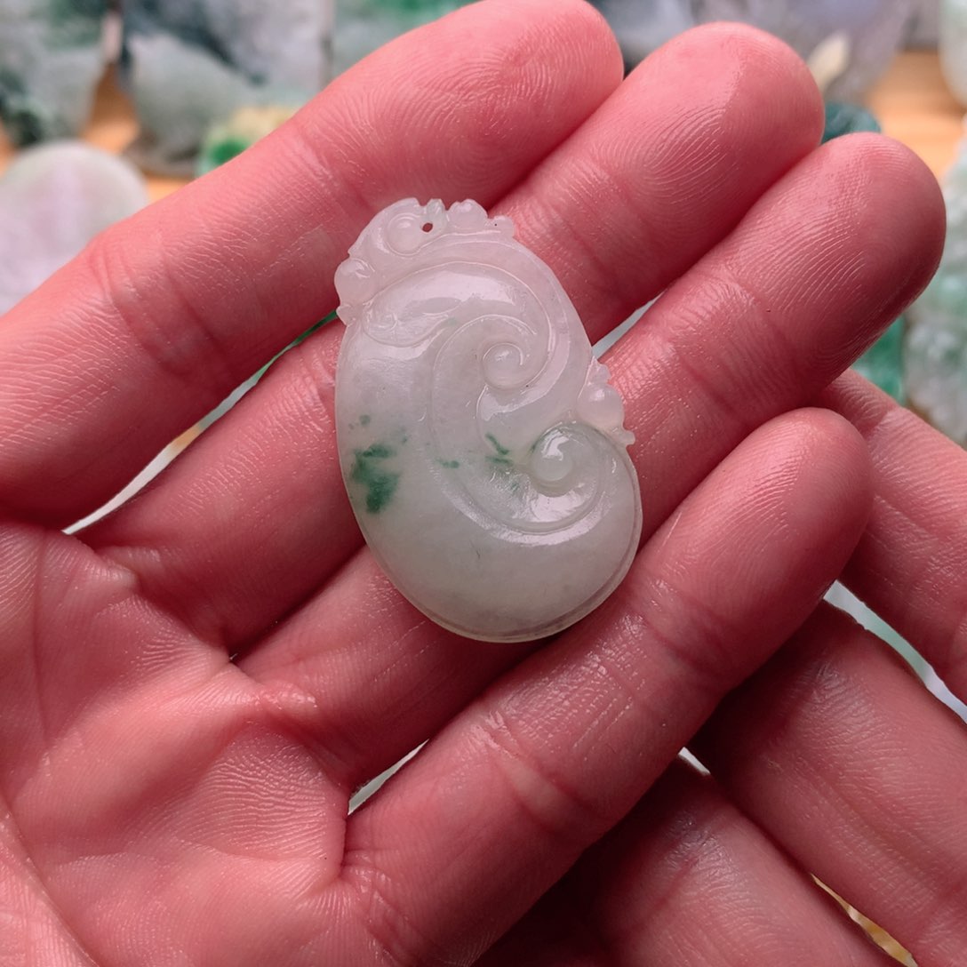 定制翡翠未镶嵌如意