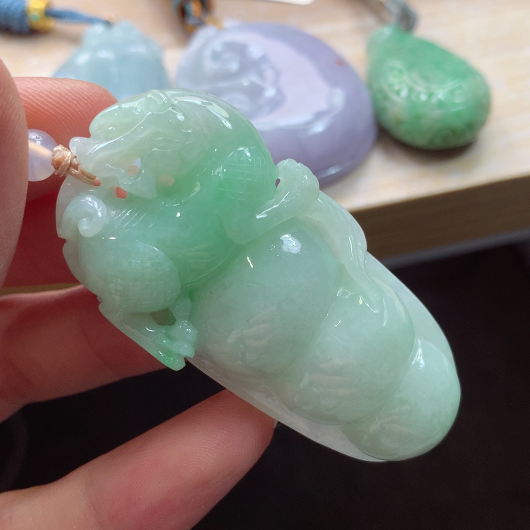 翡翠未镶嵌颈饰吊坠