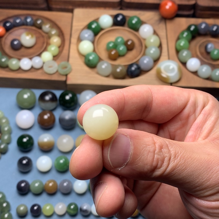 和田玉卡16新疆且末蜂蜜水糖未镶嵌一***样