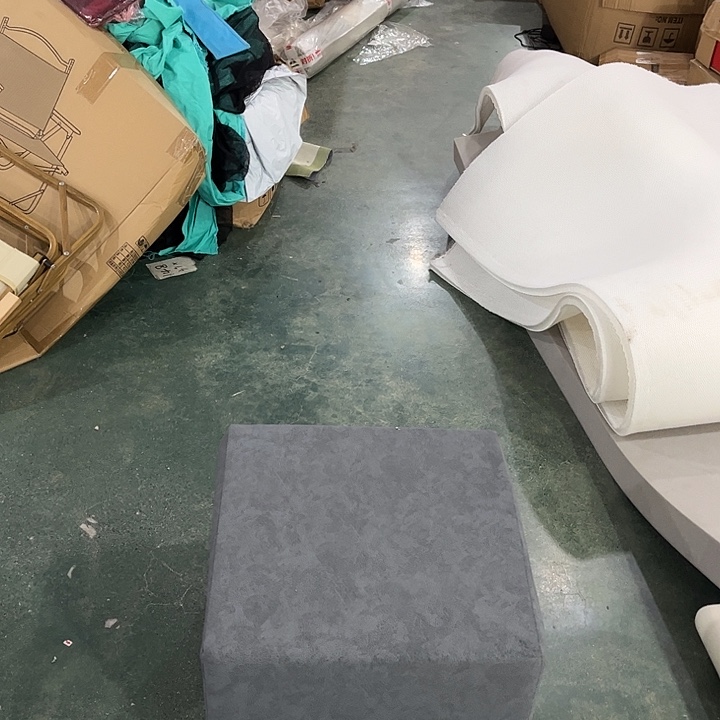 灰色盒子凳子。 41*41