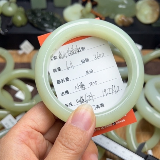 和田玉手镯未镶嵌青***水62