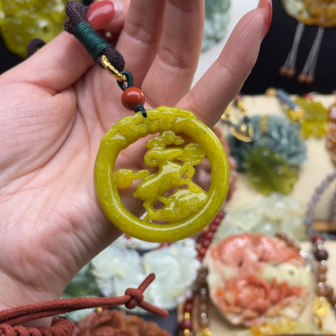 未镶嵌蛇纹石玉颈饰