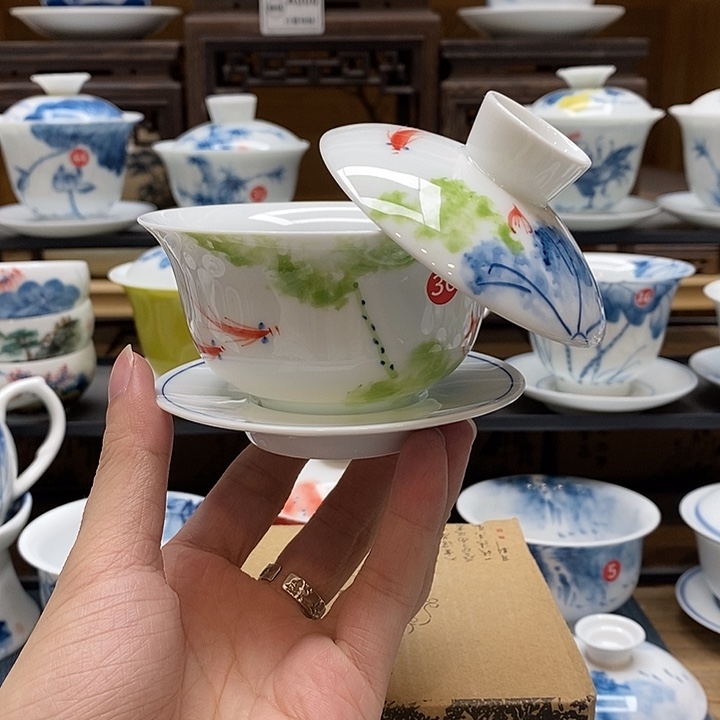 手绘五彩悬停荷花盖碗150cc釉下彩微瑕福利款