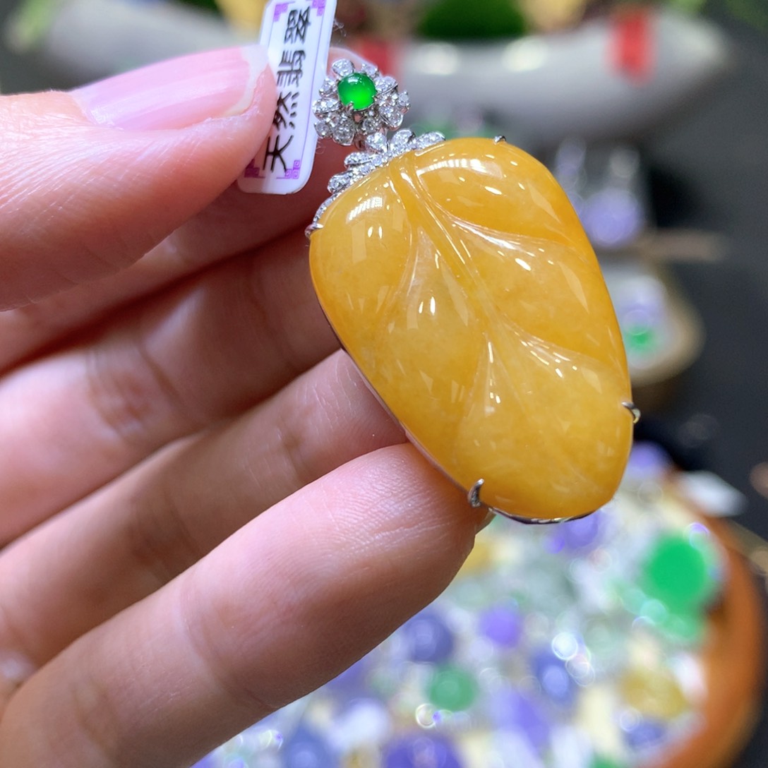 【闪购商品】翡翠颈饰18K金镶嵌翡翠吊坠项链