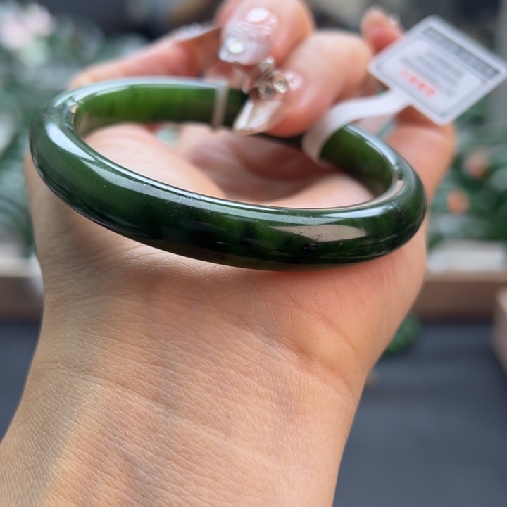 和田玉（碧玉）未镶嵌手镯