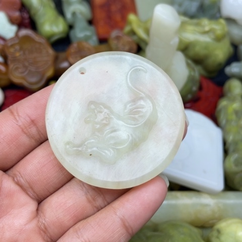 蛇纹石玉颈饰未镶嵌10