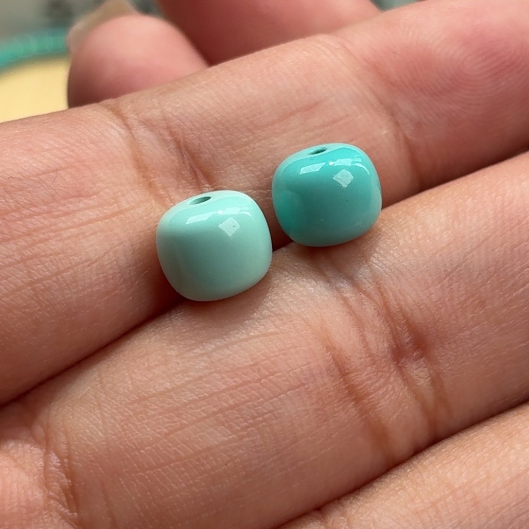 维***蔓绿松石未镶嵌珠宝奇石