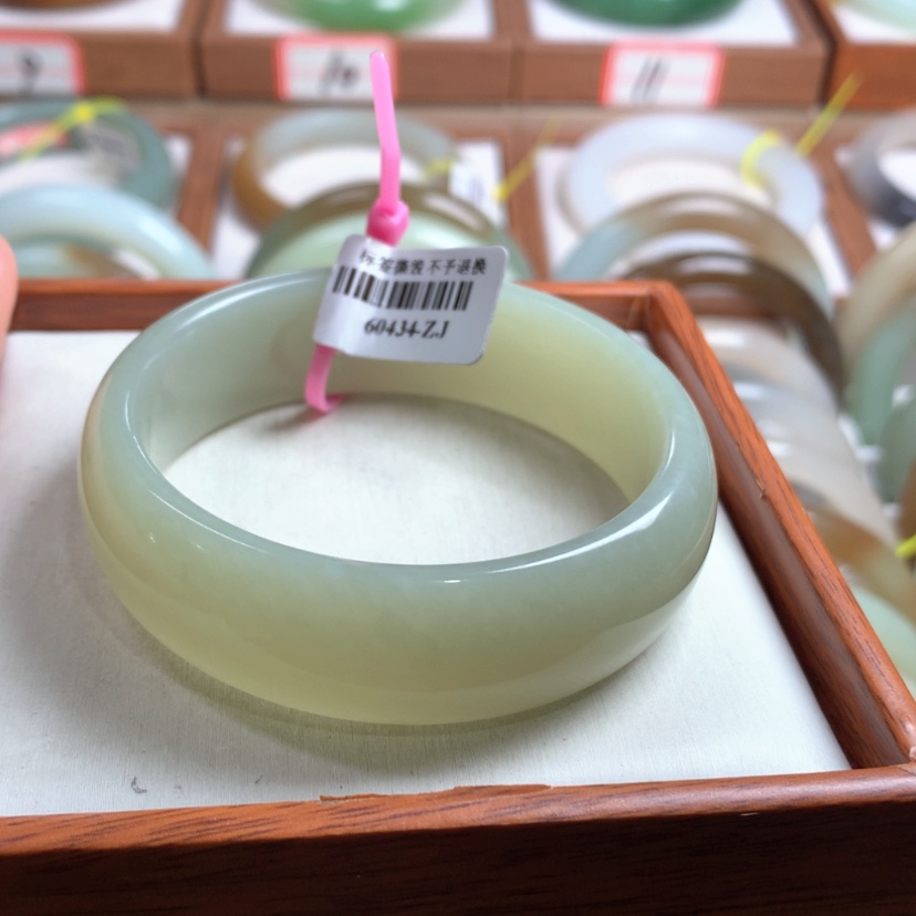【闪购商品】和田玉手镯未镶嵌55.5