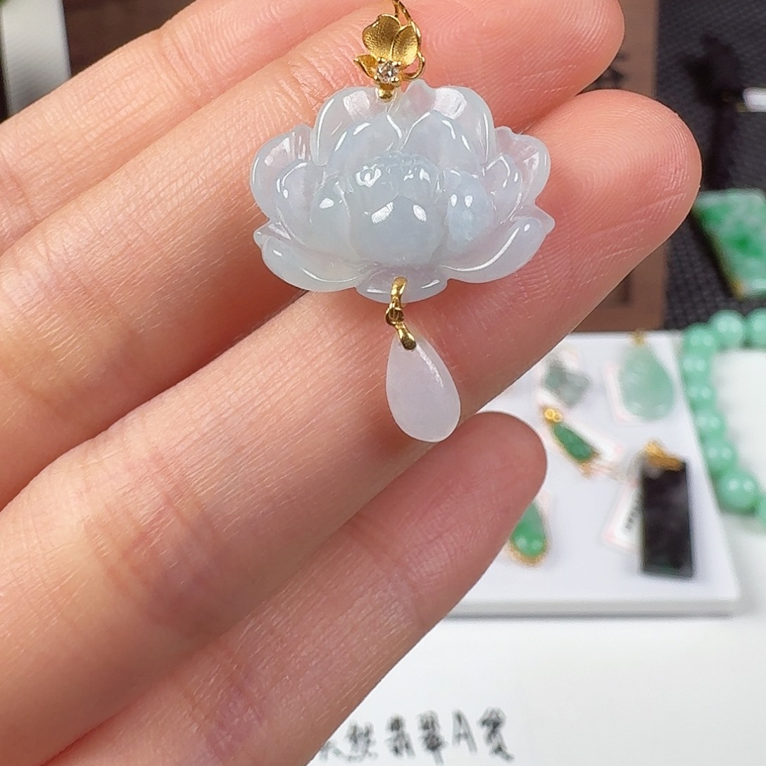 翡翠18K金镶嵌颈饰