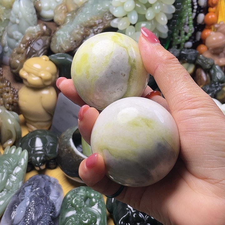 透闪石质玉未镶嵌颈饰