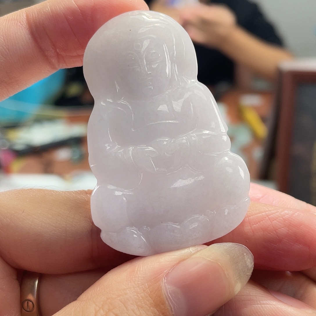 翡翠未镶嵌颈饰有裂