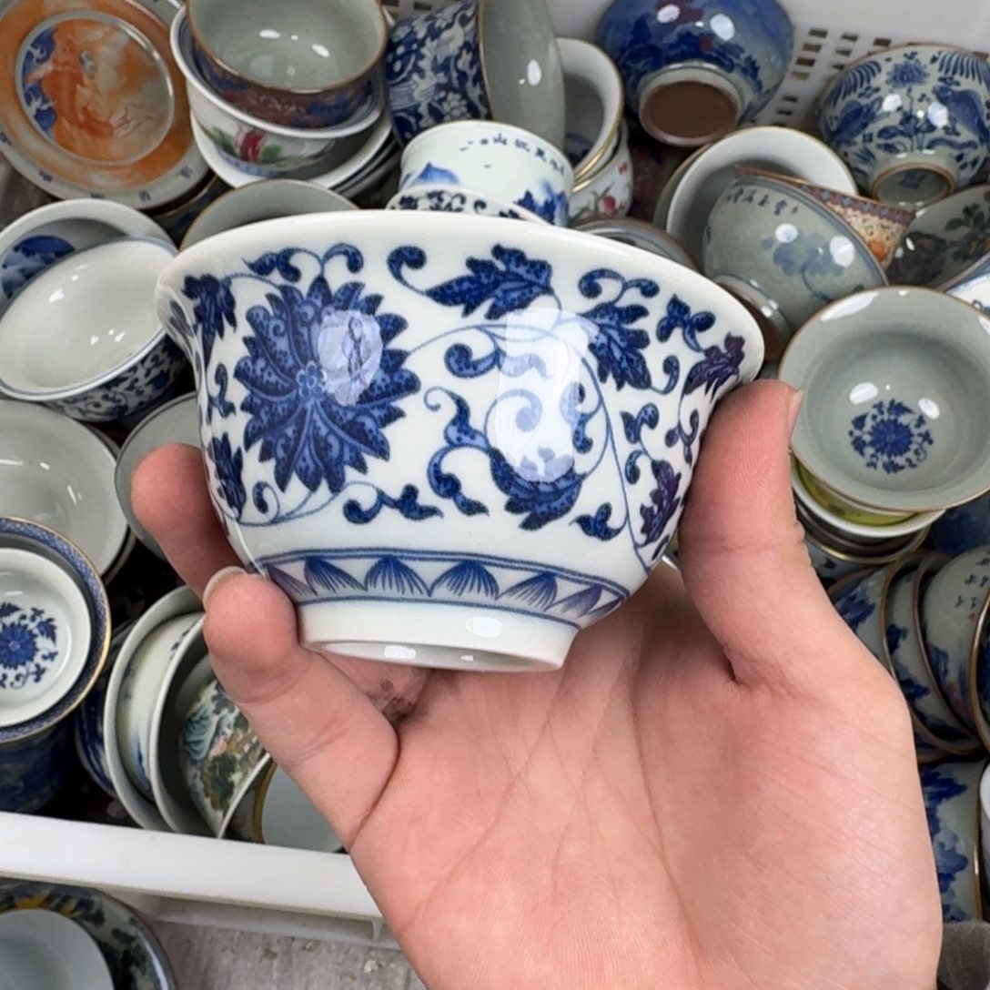 缠枝莲压手杯白瓷微瑕