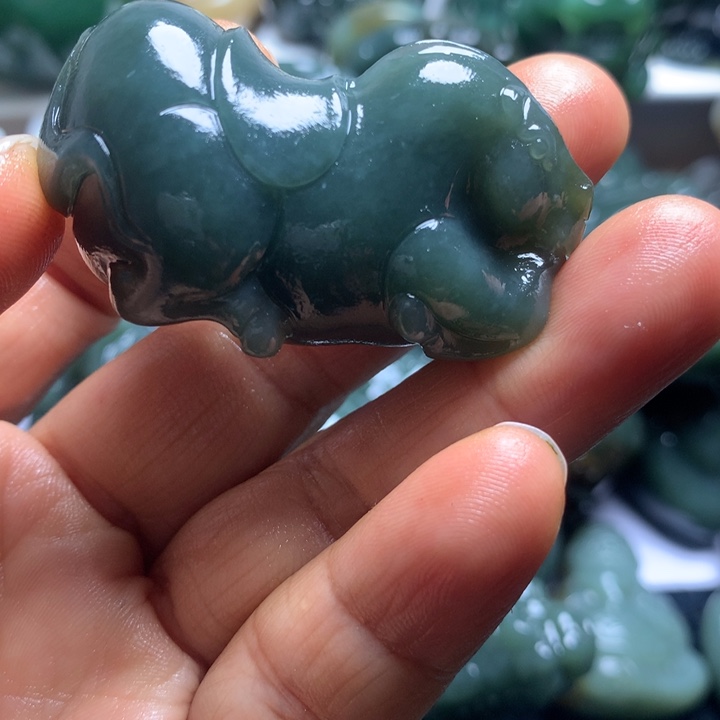 M***温和田玉未镶嵌颈饰