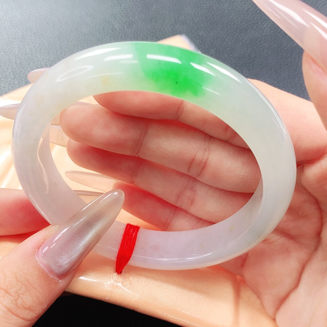 翡翠手镯未镶嵌58圈