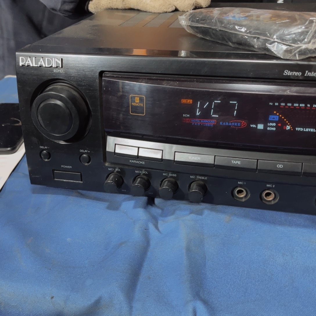 8新一个百迪功放，带遥控器，坏的不出声