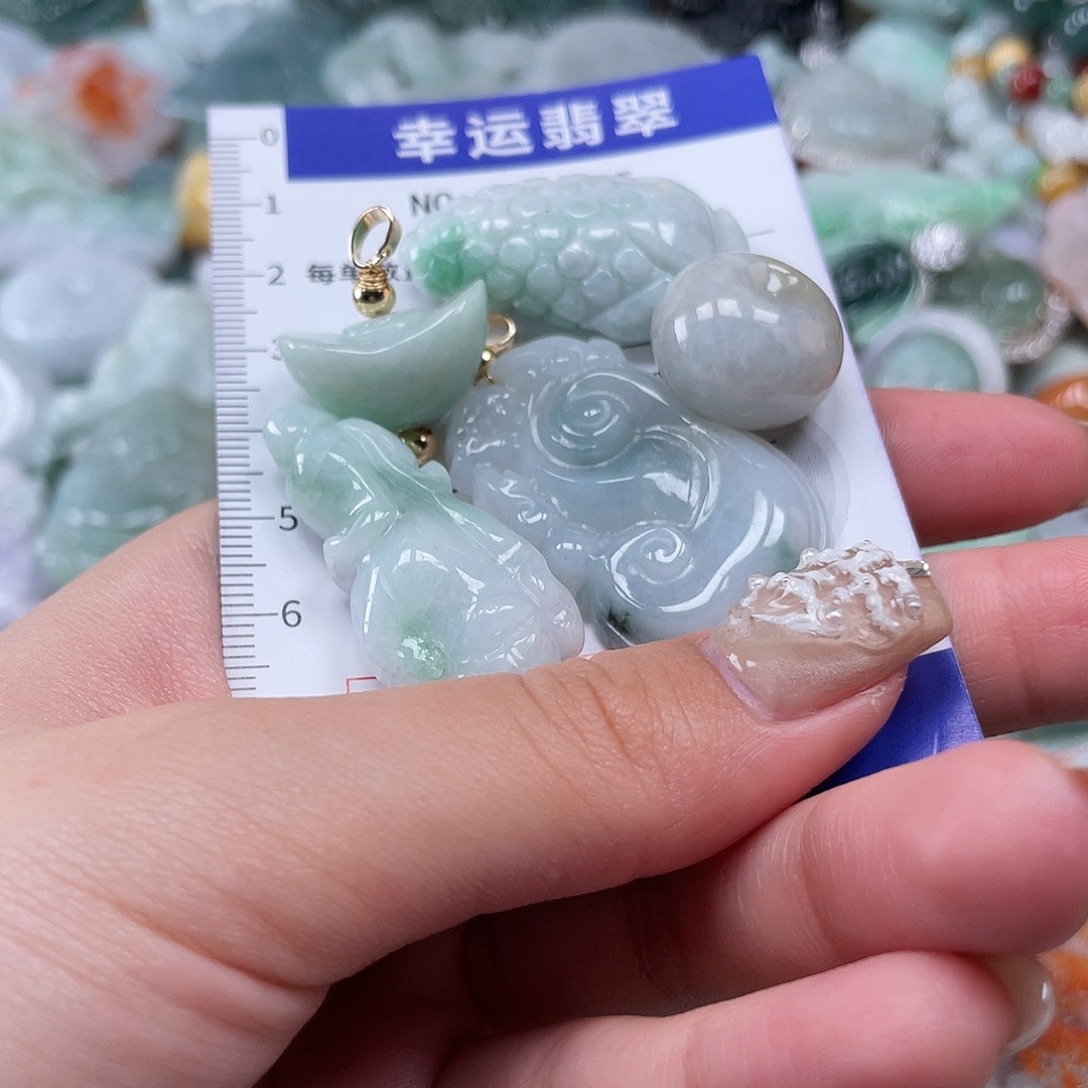 玄***灵翡翠未镶嵌颈饰765