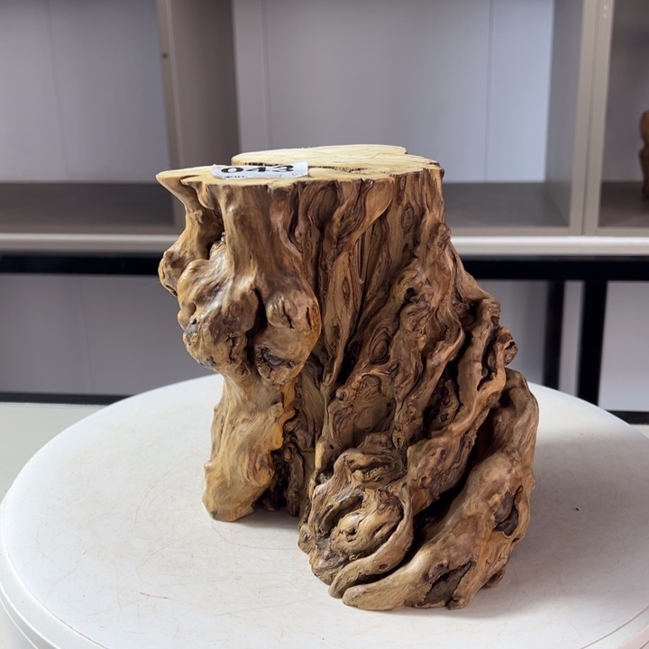 心***丁木石榴木榴疤底座摆件