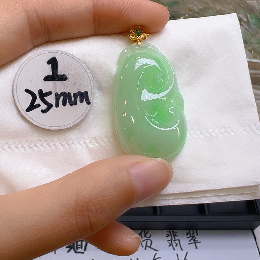 翡翠颈饰18K金镶嵌翡翠