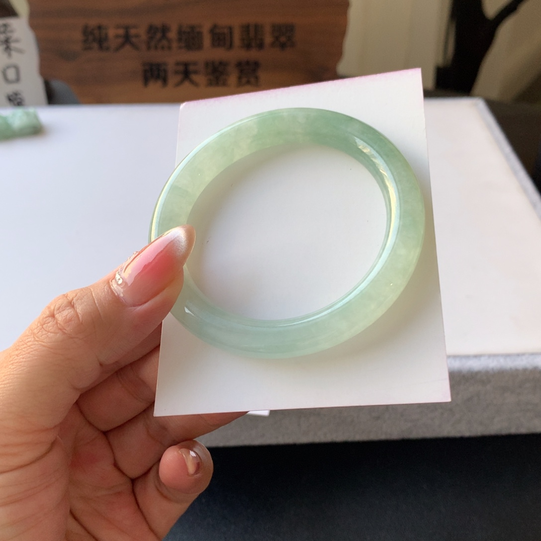 翡翠未镶嵌手镯52.8圆