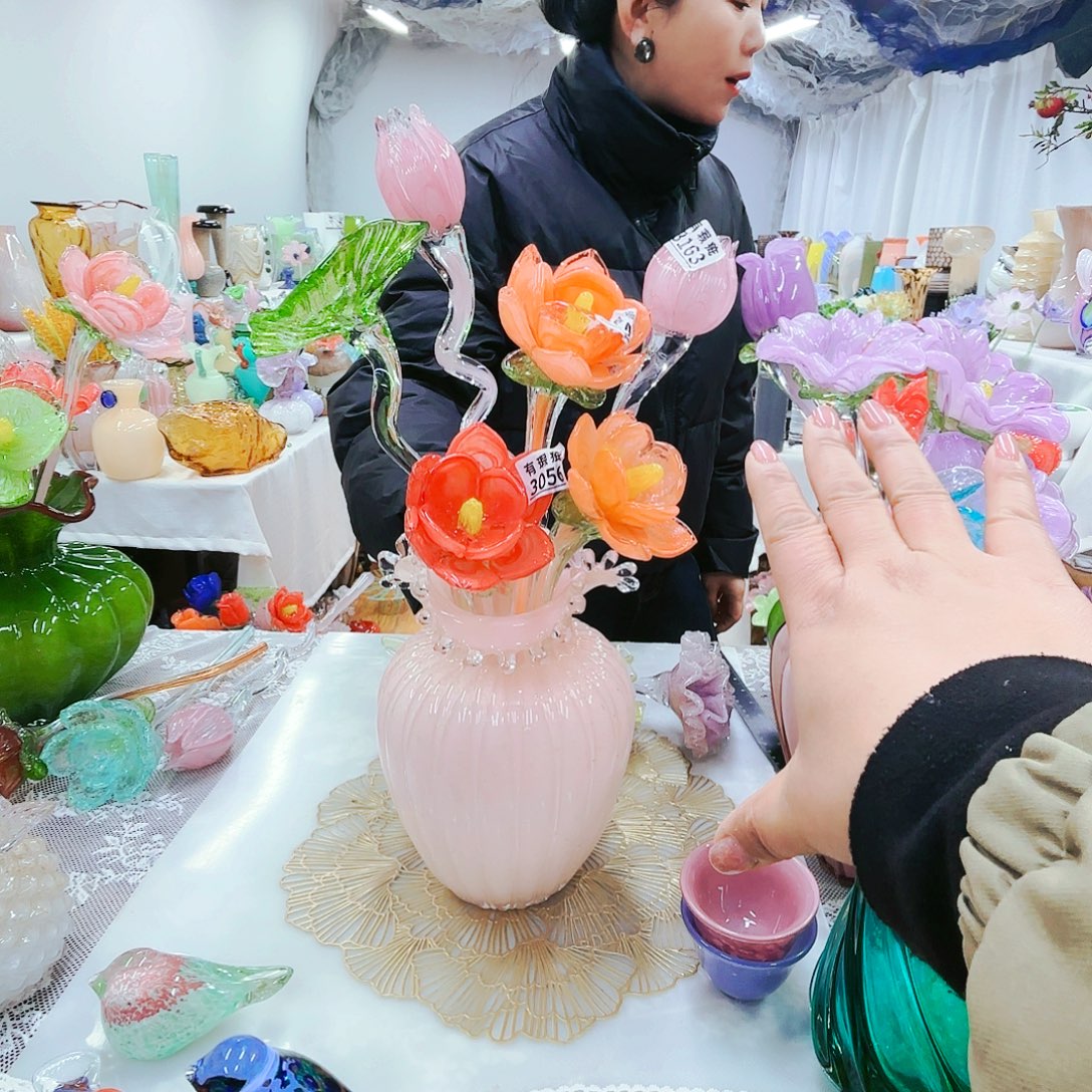 杨***意福利不退不换琉璃花瓶艺术品