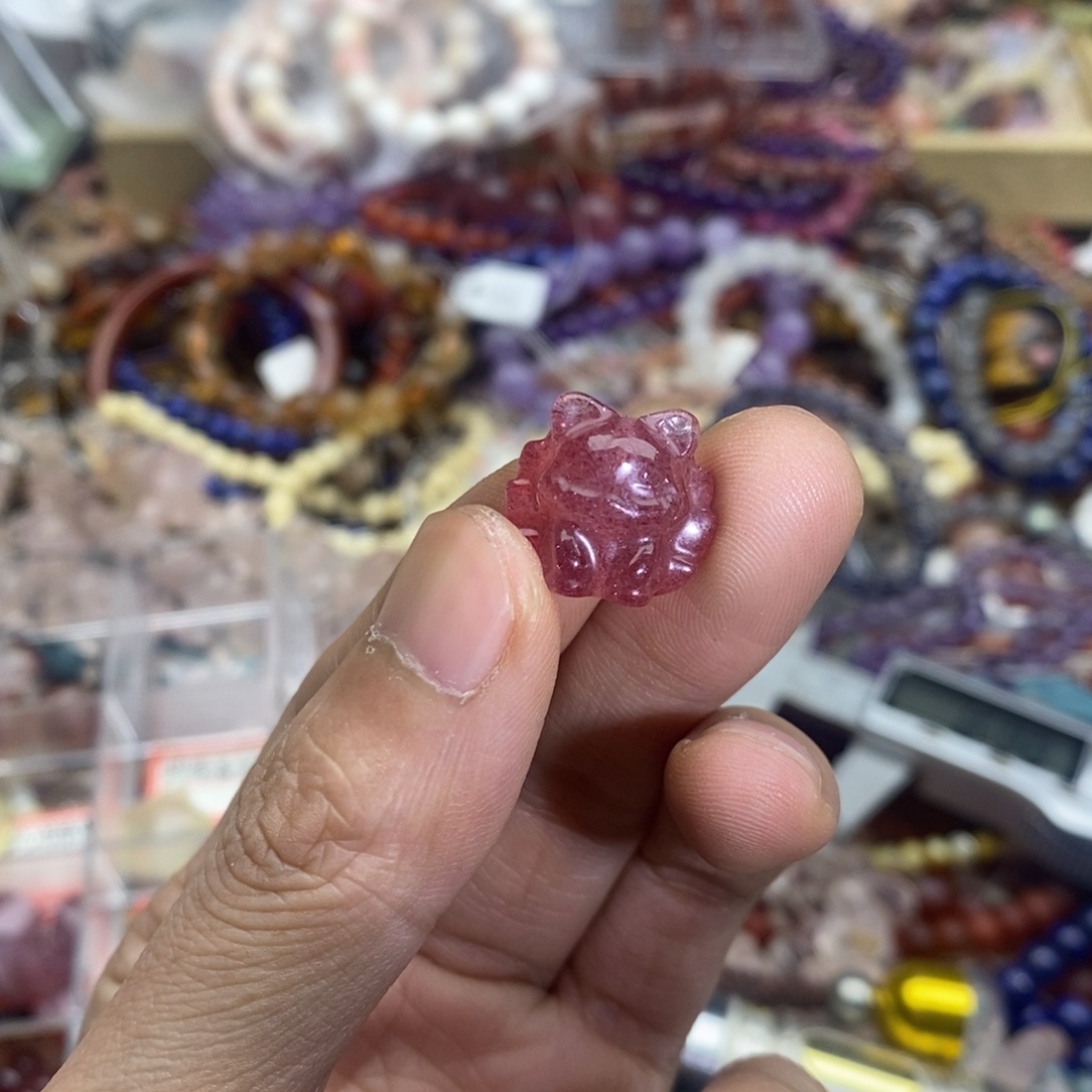玛瑙/玉髓未镶嵌珠宝半成品一个天然草莓晶