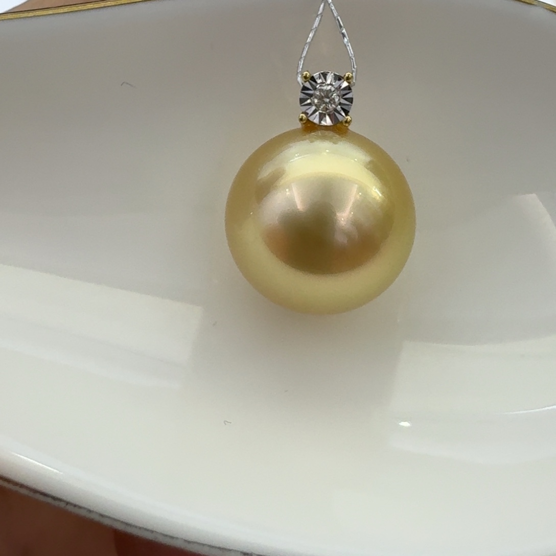 颈饰18K金镶嵌海水珍珠