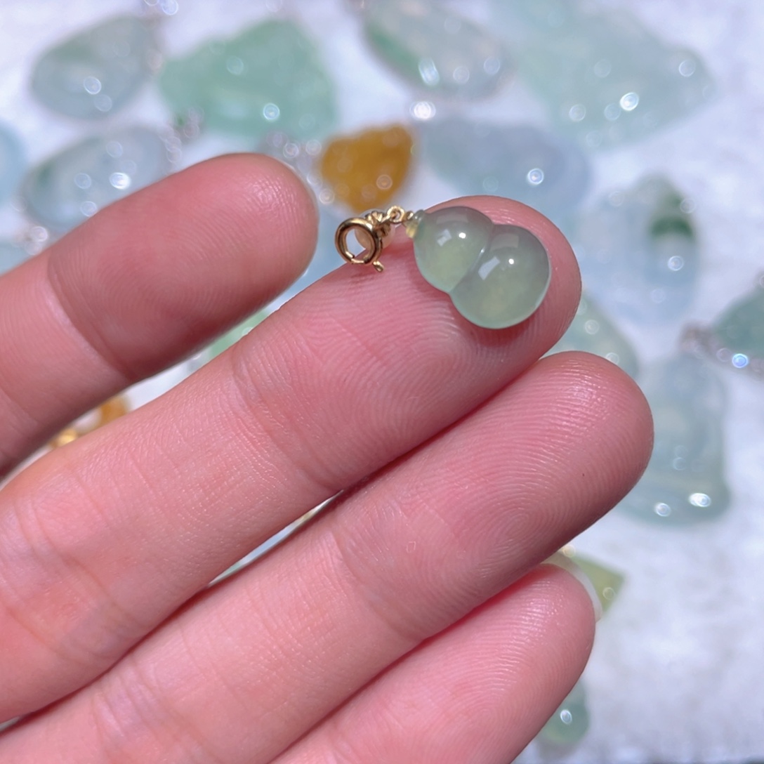 翡翠18K金镶嵌颈饰翡翠